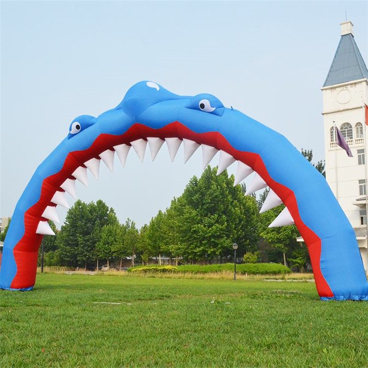 平泉鲨鱼广告拱门
